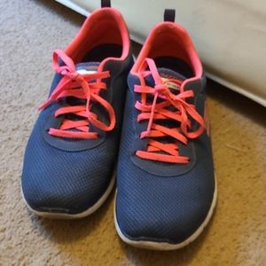 Skechers tennis shoes